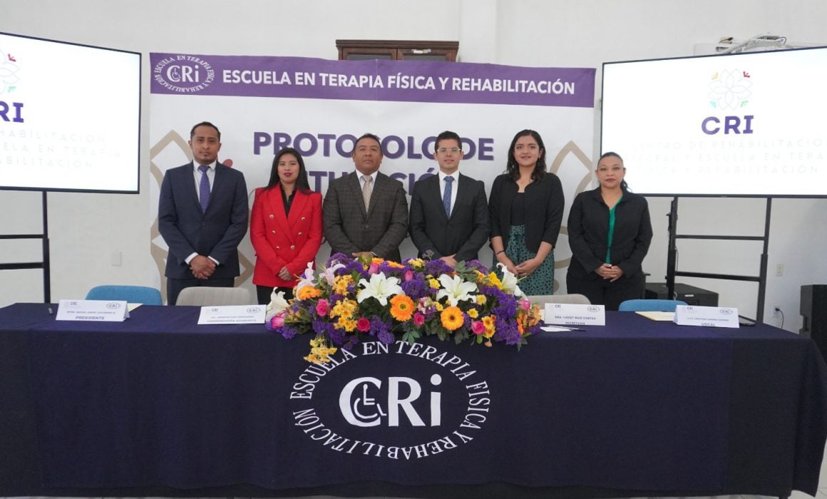 Obtienen alumnos del CRI título de licenciatura en terapia física y rehabilitación