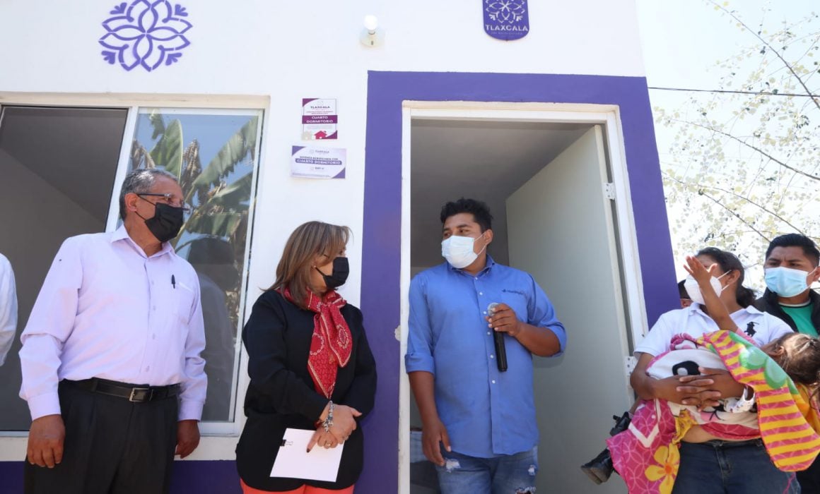 Entregó gobernadora cuartos dormitorios en Huactzinco