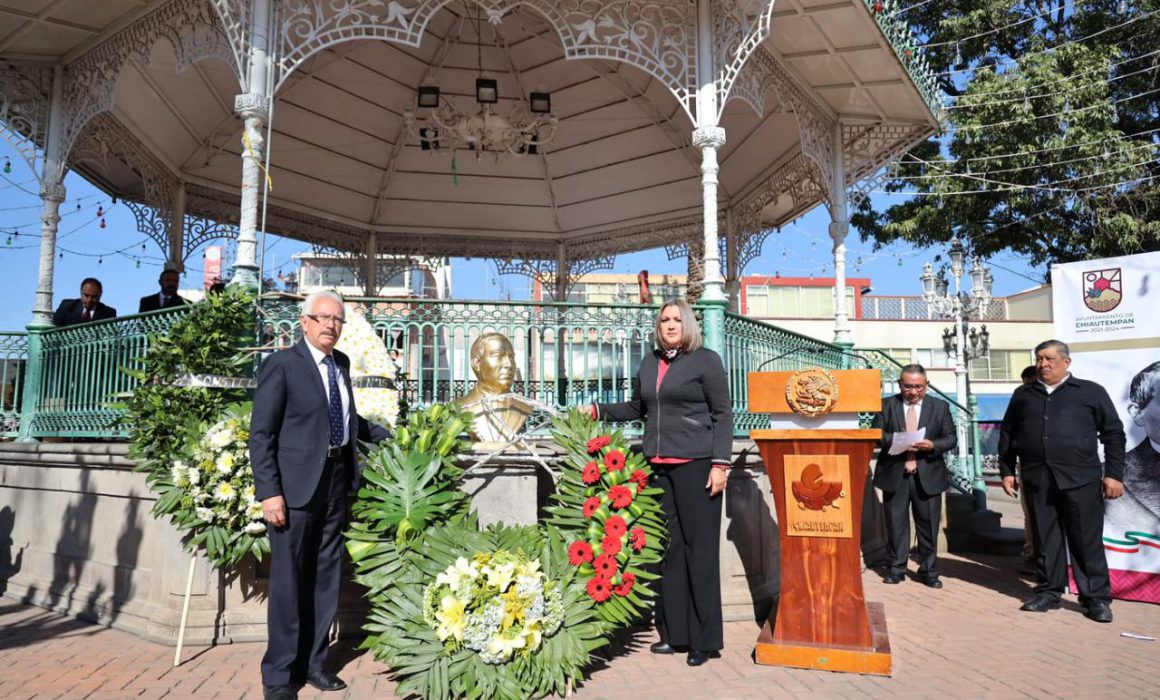 Conmemora Ayuntamiento de Chiautempan natalicio de Benito Juárez