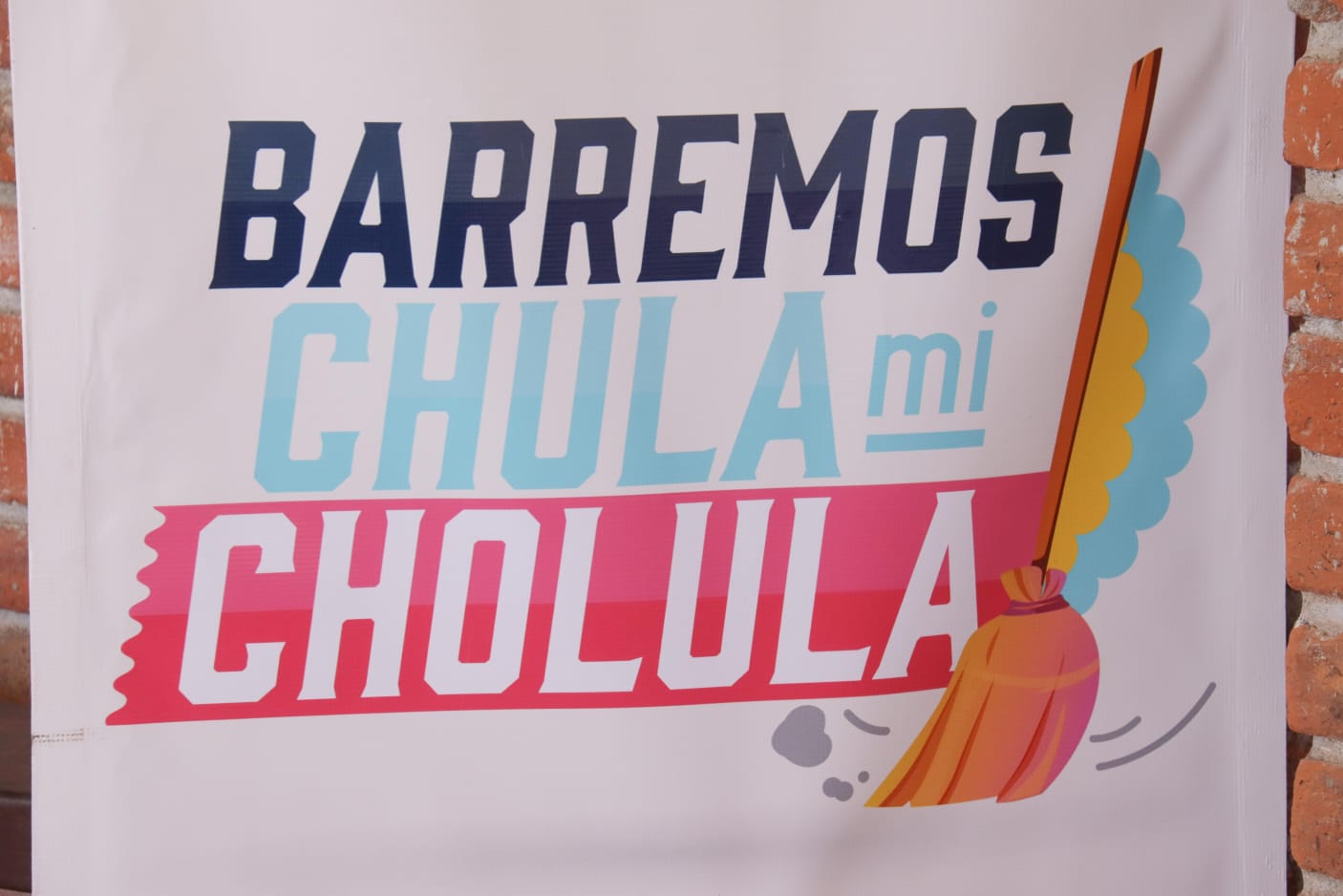 Paola Angon arranca programa “Barremos Chula mi Cholula”, junto a vecinos de la Magdalena