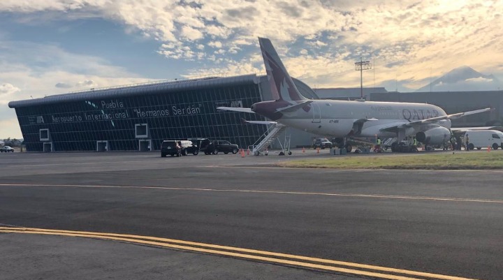 Ceniza del Popocatépetl provoca suspensión de vuelos en Aeropuerto Hermanos Serdán