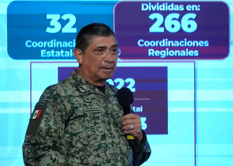 AMLO da ‘más alas’ al Ejército: propone nuevas facultades para vigilar espacio aéreo