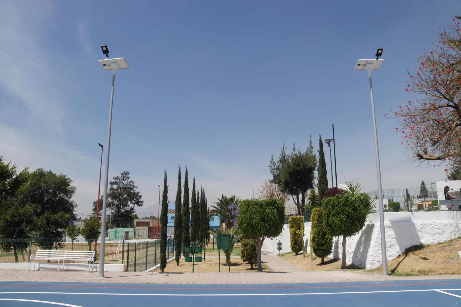 Paola Angon cumple compromiso con la rehabilitación de la Unidad Deportiva Manantiales