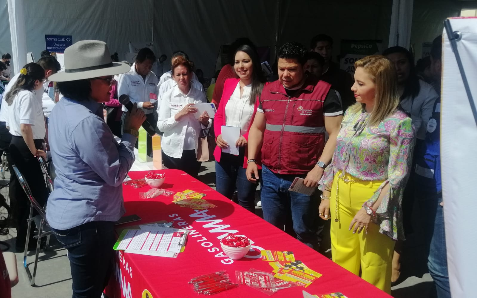 Paola Angon refrenda su compromiso con las mujeres cholultecas