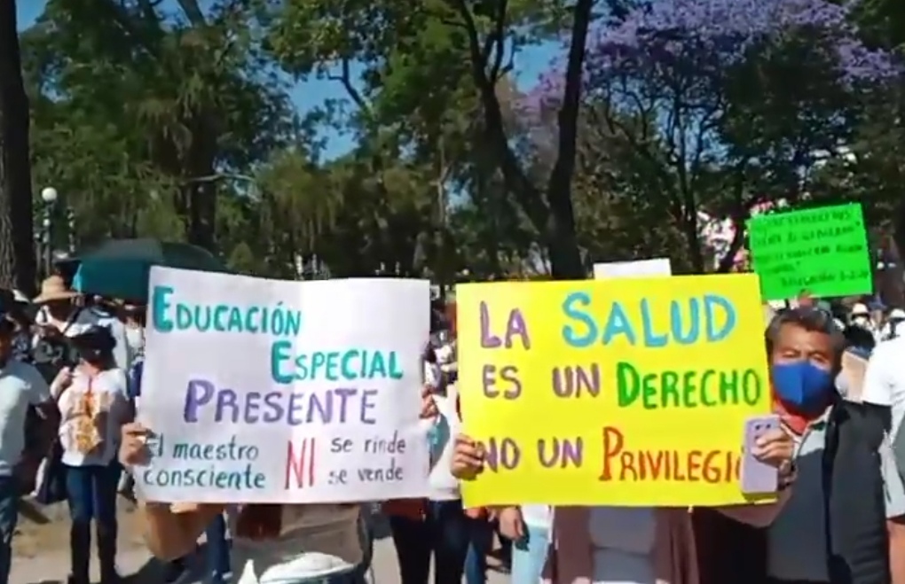 Paraliza Sección 55 del SNTE a la capital, rechazan reforma de servicio médico