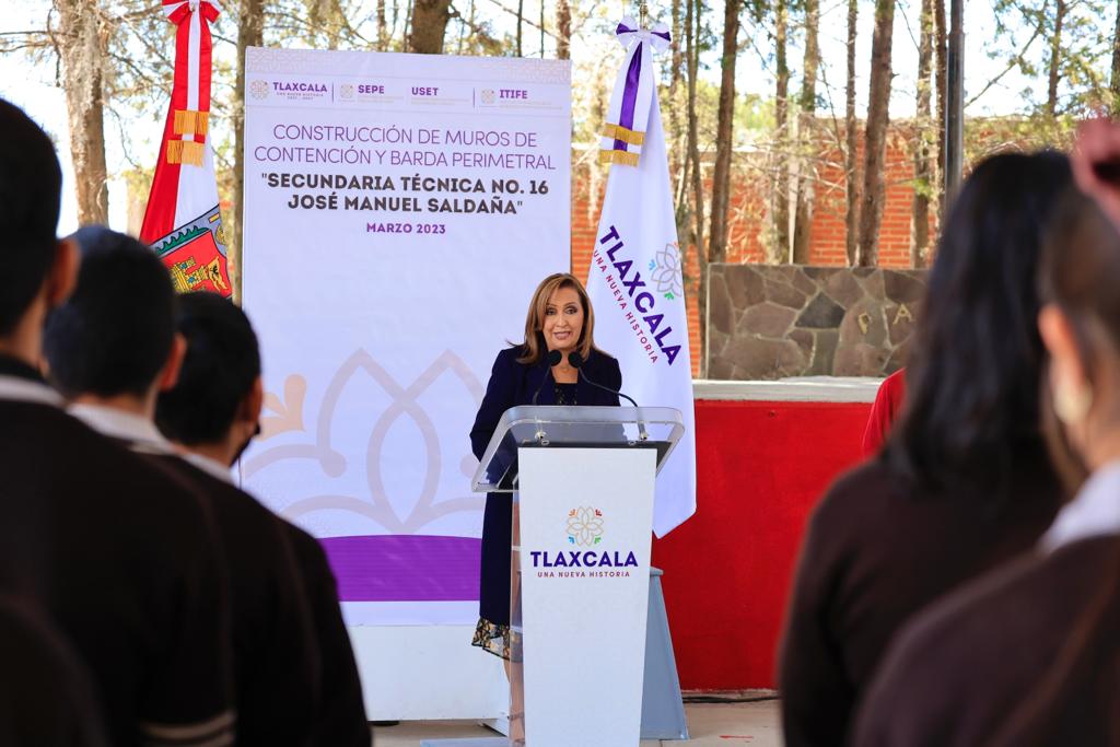 Gobernadora inauguró obras de rehabilitación en instituciones de educación básica de Tecopilco