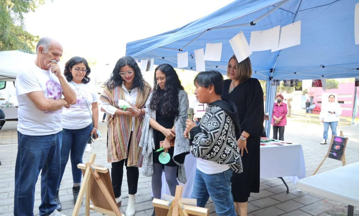 Visitó Alejandra Fraustro Semillero Creativo de Chiautempan