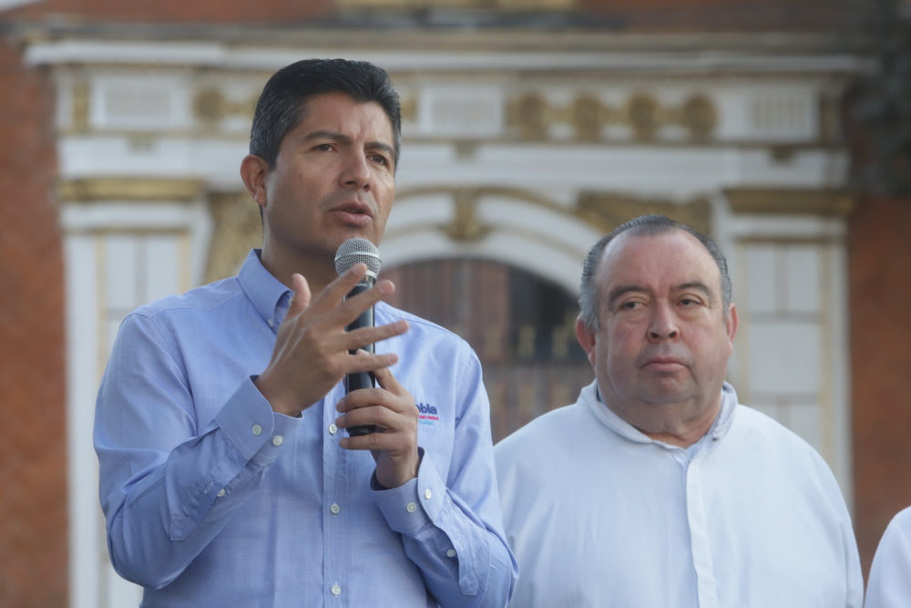Eduardo Rivera celebra la aprobación de la Ley Monzón en Puebla