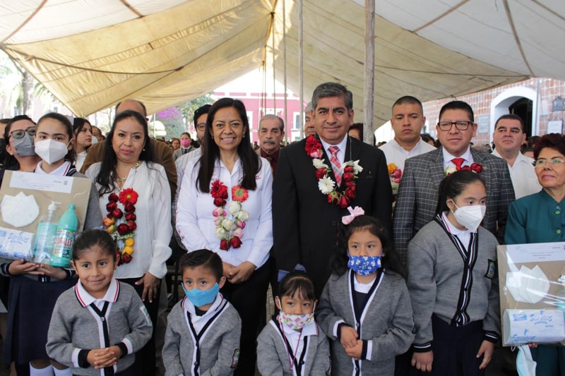 Gobierno de Puebla y Ayuntamiento de Atlixco entregan material de higiene a escuelas de la región