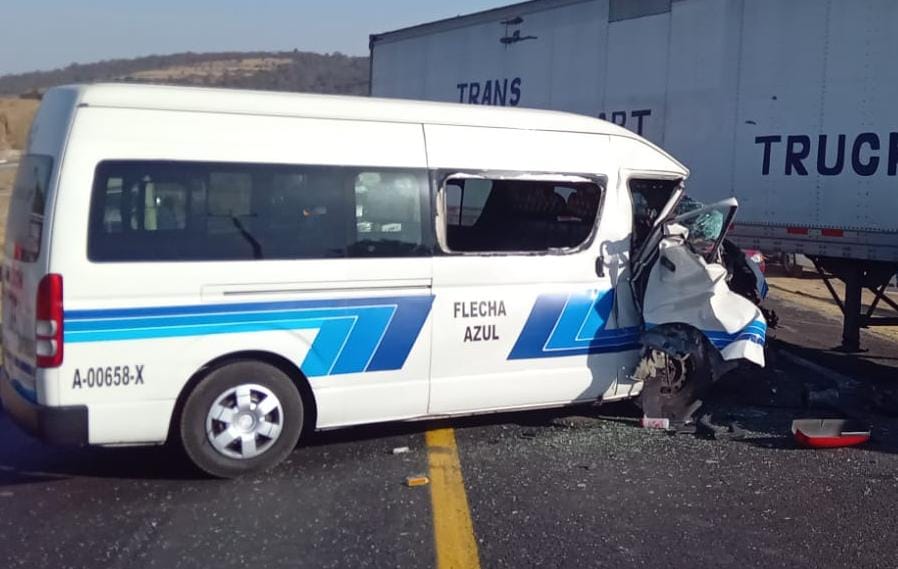 Choca trailer contra Flecha Azul en la México-Veracruz, altura Nanacamilpa
