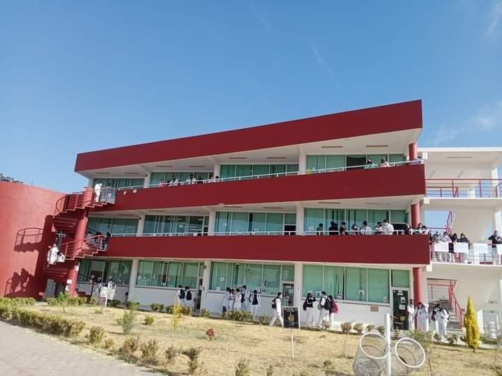 Renuncia directora de la facultad de medicina en la UATx; alumno agresor ya fue dado de baja