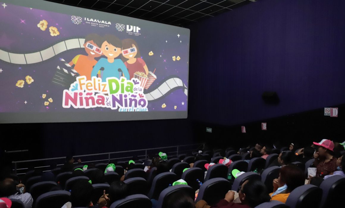 Con funciones de cine, el DIF estatal festeja a la niñez tlaxcalteca