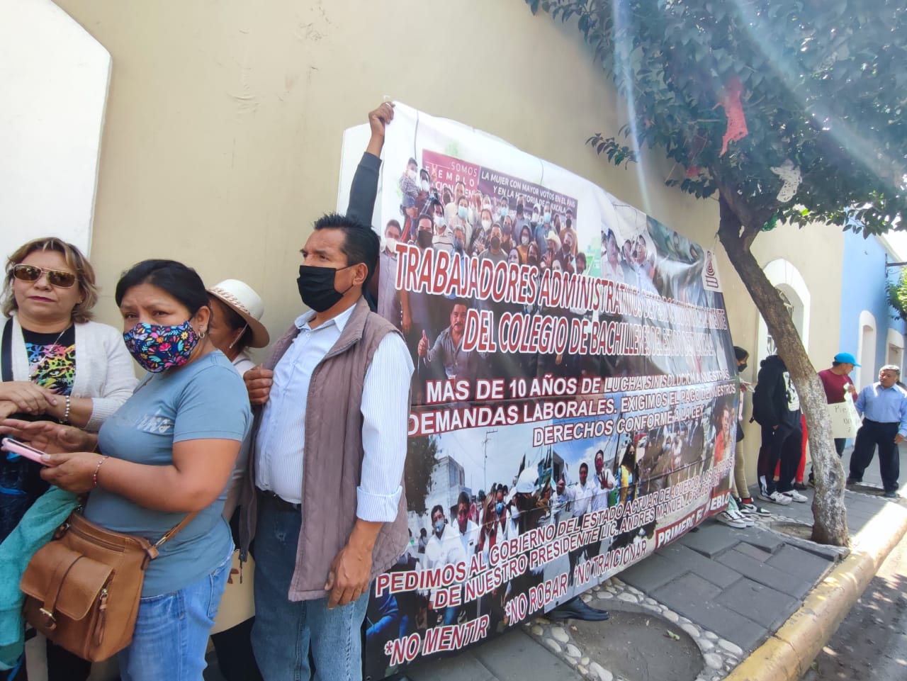 Se manifiestan extrabajadores de COBAT frente a TCyA