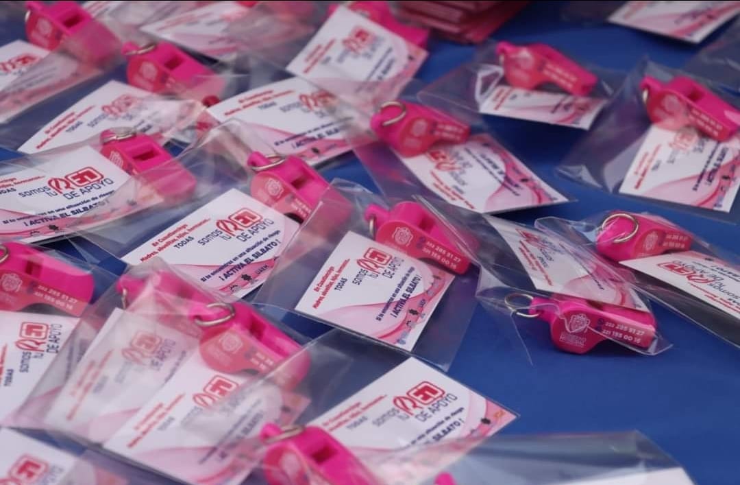 Somos Tu red de Apoyo implementa silbato rosa, herramienta que puede salvar vidas 