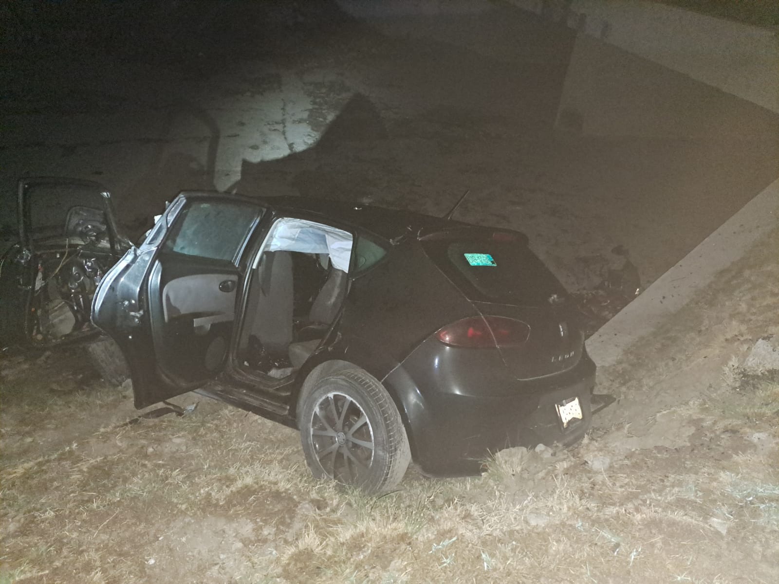 Fallece hombre al quedar prensado dentro de su automóvil, en Huamantla
