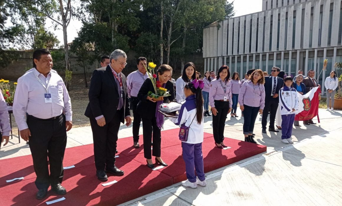 Reconocen autoridades a niñas que participaron en parlamento infantil