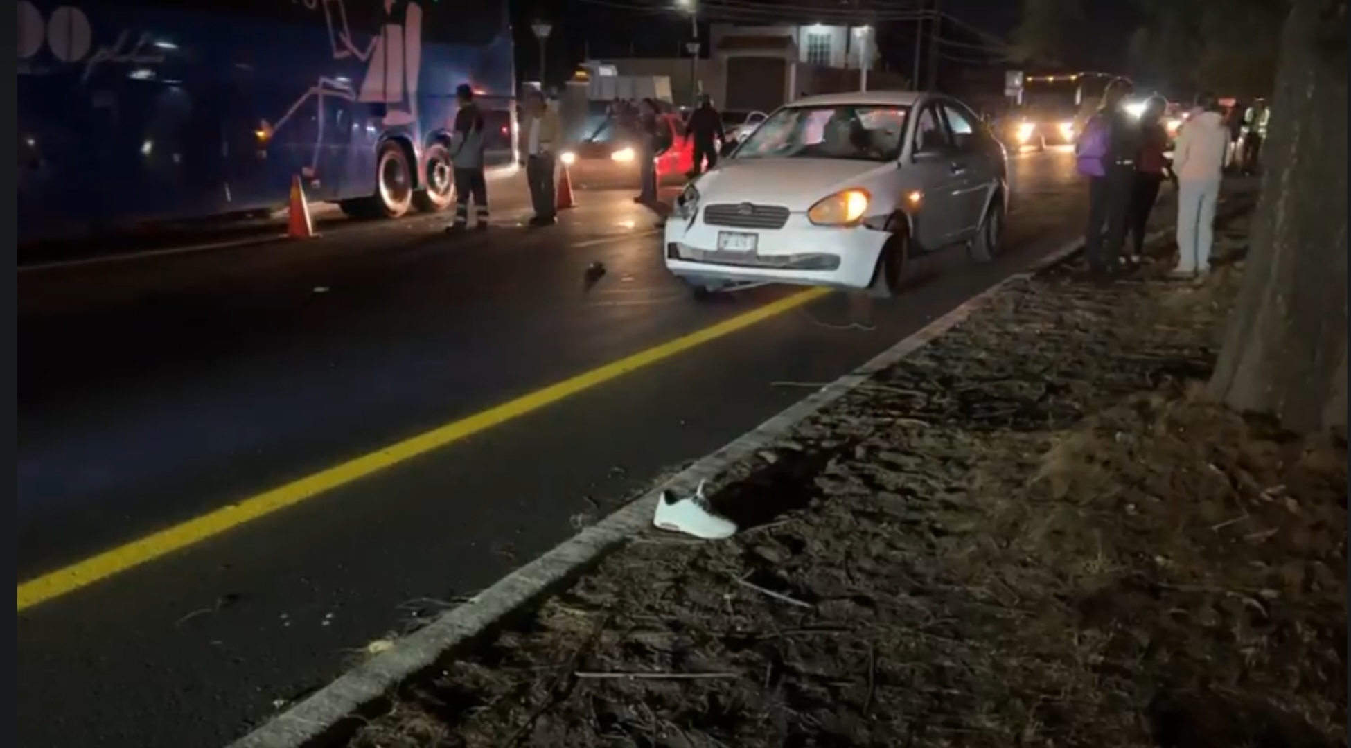 Alcaldesa de Panotla se "cuelga" gestión de puente peatonal en la carretera de la muerte
