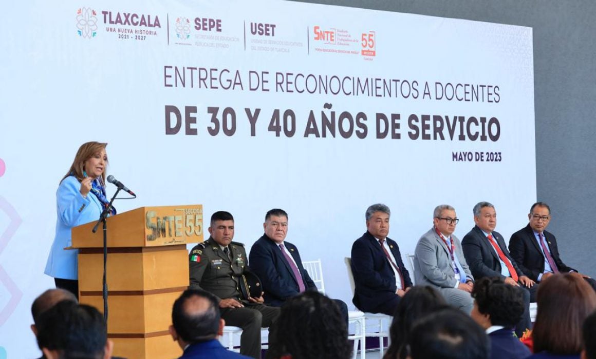 Reconoce Lorena Cuéllar a docentes de la Sección 55 con 40 años de servicio