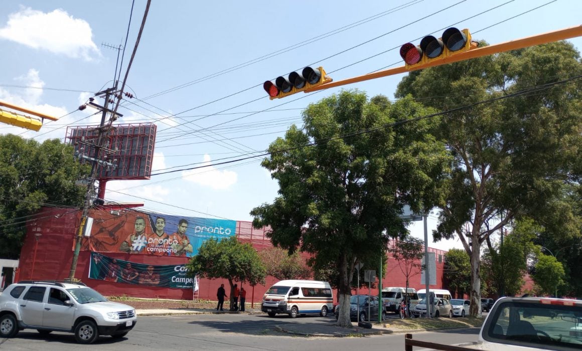 Realiza SMyT mantenimiento permanente a la red de semáforos
