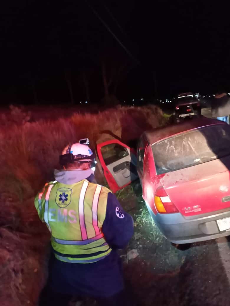 Muere hombre tras volcar su unidad en Mazaquiahuac, Tlaxco