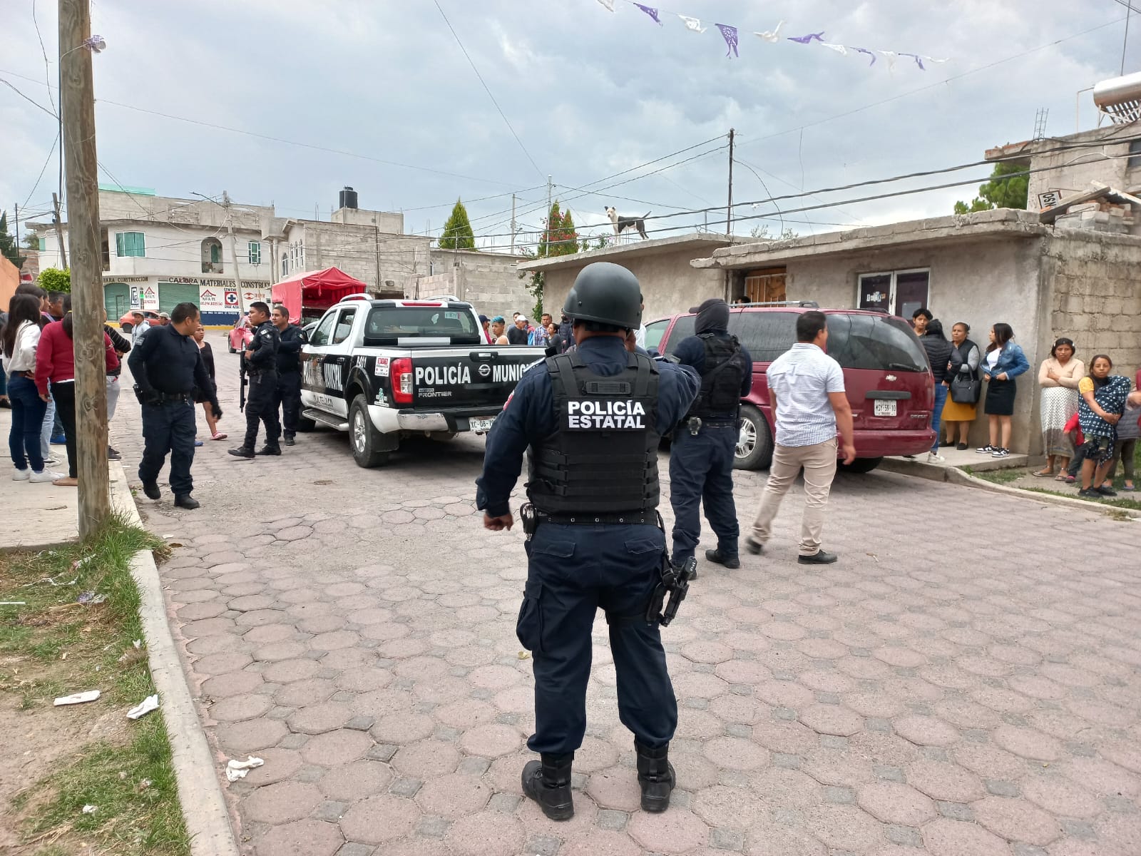 Etílicos policías de Tlaltelulco golpean a joven y pagan 20 mil pesos para resarcir el daño
