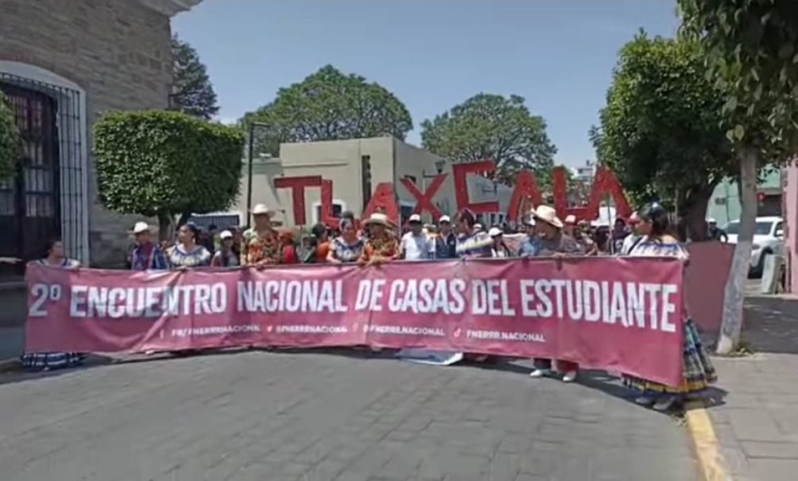 Marchan en Tlaxcala estudiantes de la FNERRR, tienen encuentro nacional