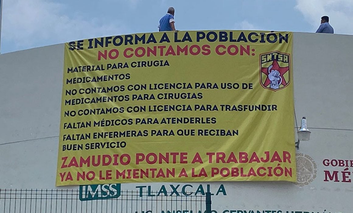 Con lonas exhiben trabajadores de SESA deficiencias del Hospital General