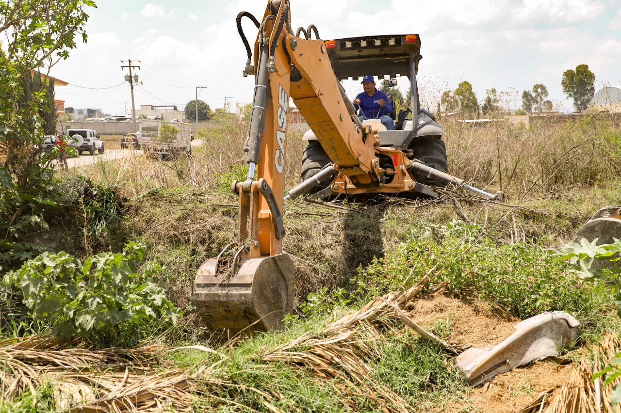 Inicia Ayuntamiento de San andrés Cholula limpieza de la zanja Álamos en Santa María Tonantzintla