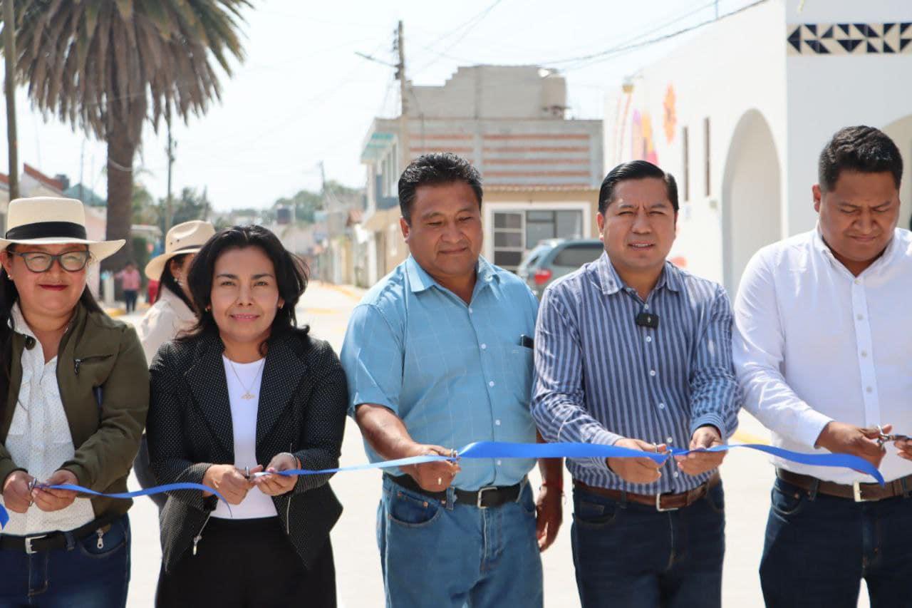 Invierte Filomeno Sarmiento, 2 mdp en pavimentación con concreto hidráulico de calle 20 de Noviembre