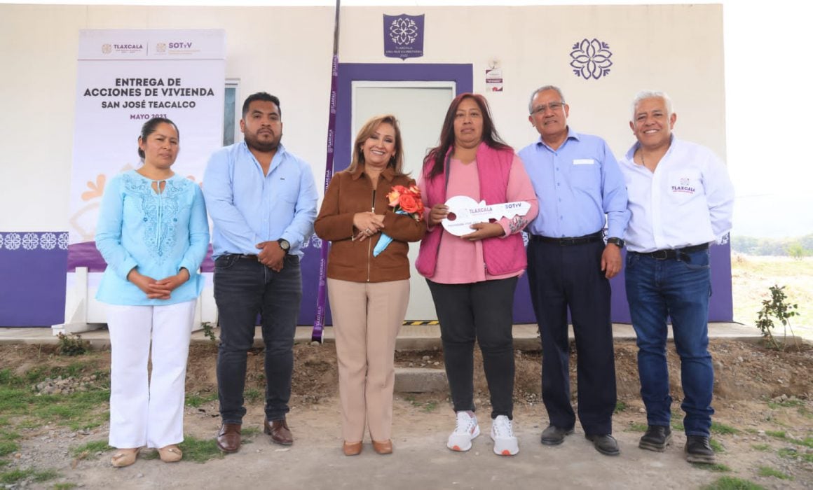 Entregan autoridades 39 acciones de vivienda en san José Teacalco
