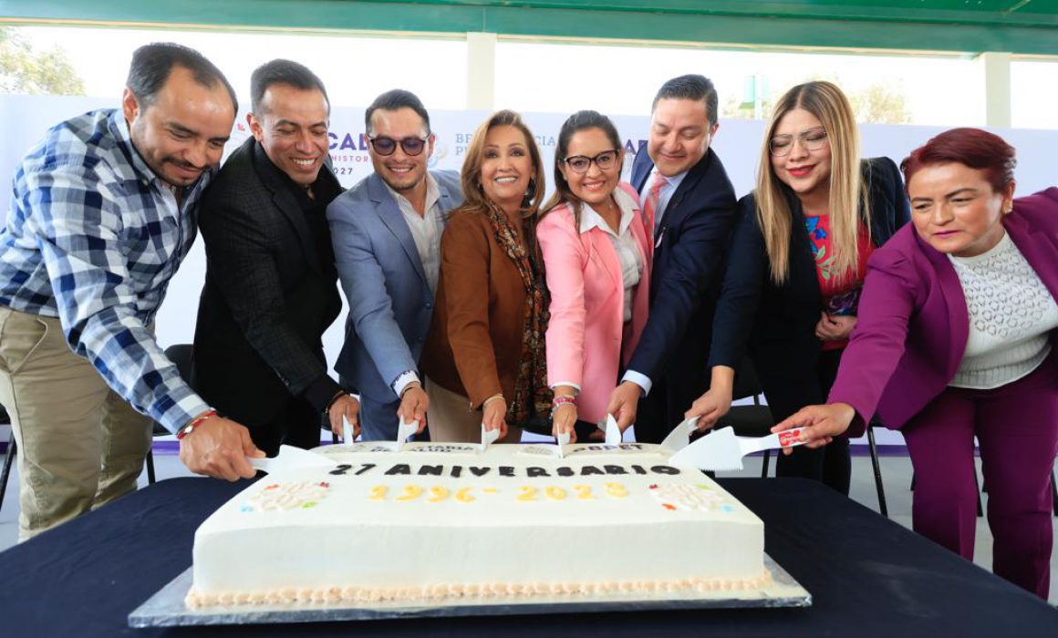Entregó Lorena Cuéllar prótesis mamarias a mujeres sobrevivientes de cáncer