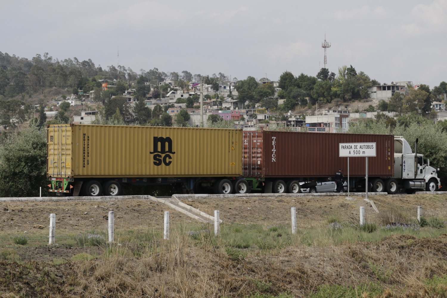 Recuperan en Ixtacuixtla tráiler cargado de neumáticos robado en el Arco Norte
