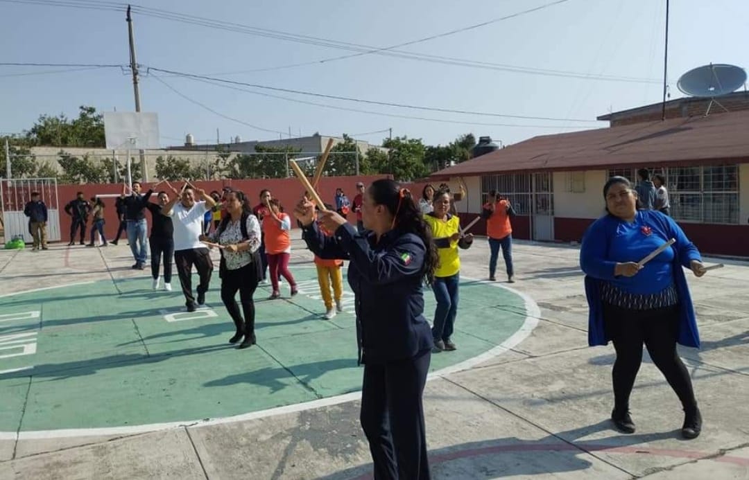 Calpan festeja a madres de familia en instituciones educativas