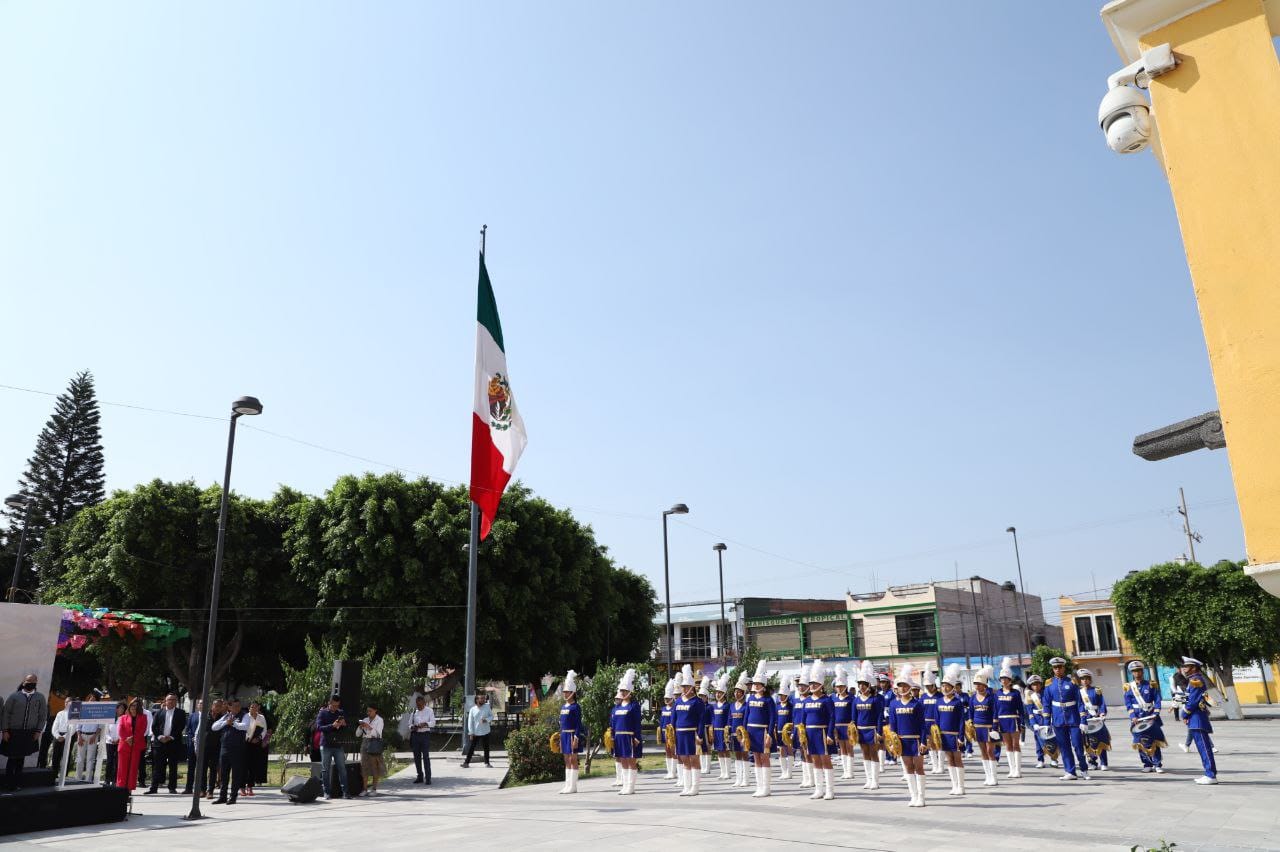 Encabeza Mundo Tlatehui Ceremonia Cívica del mes de mayo