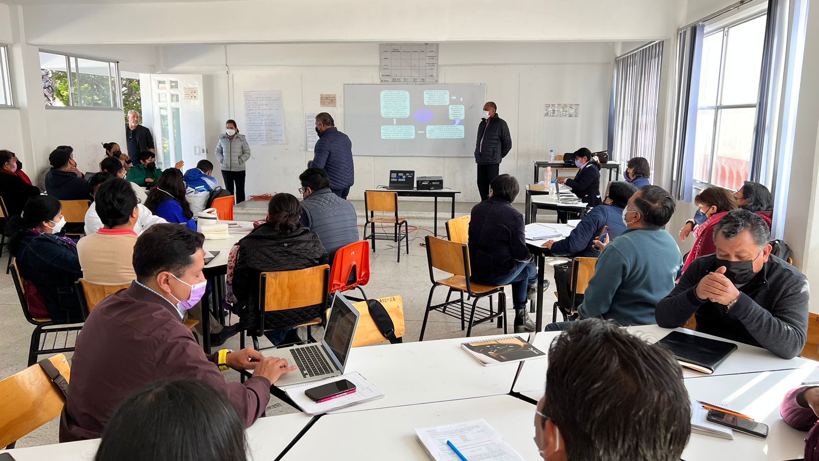 Desconfían directivos de escuelas en la IA para optimizar trabajos