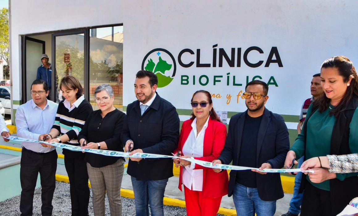 Inaugura Salvador Santos clínica biofílica canina y felina de Huamantla