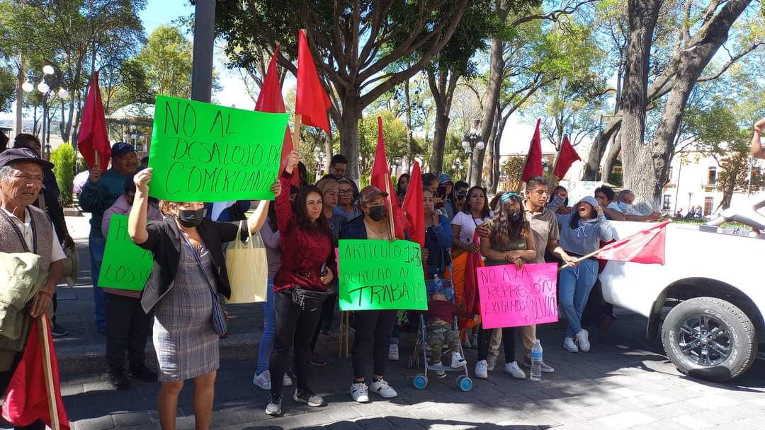 Antorchistas y comerciantes toman la capital, exigen que ayuntamiento los deje trabajar