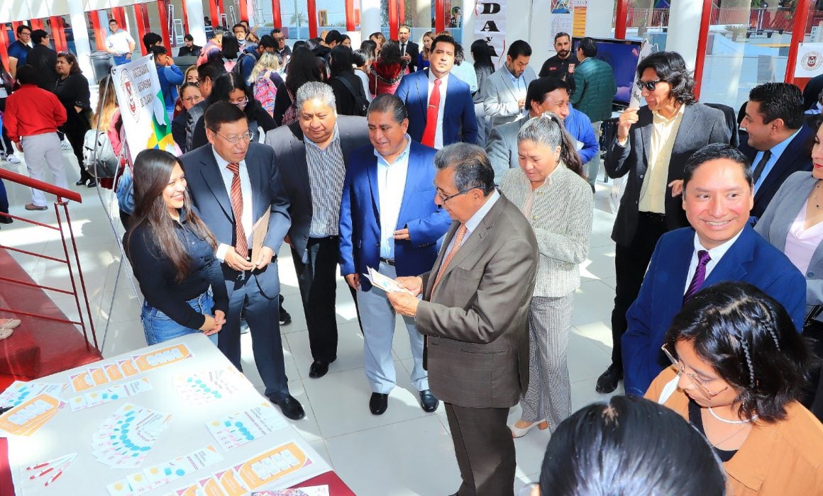 Pone en marcha UATX segunda feria profesiográfica