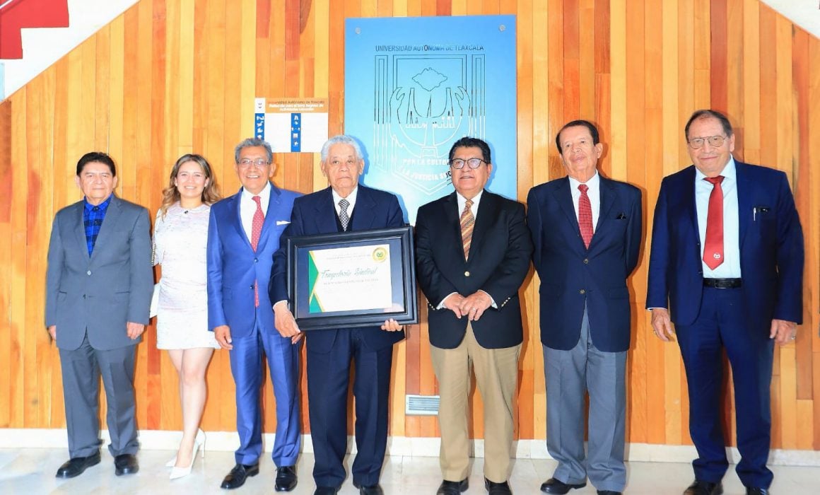 Instaura STUAT de la UATX reconocimiento a la trayectoria