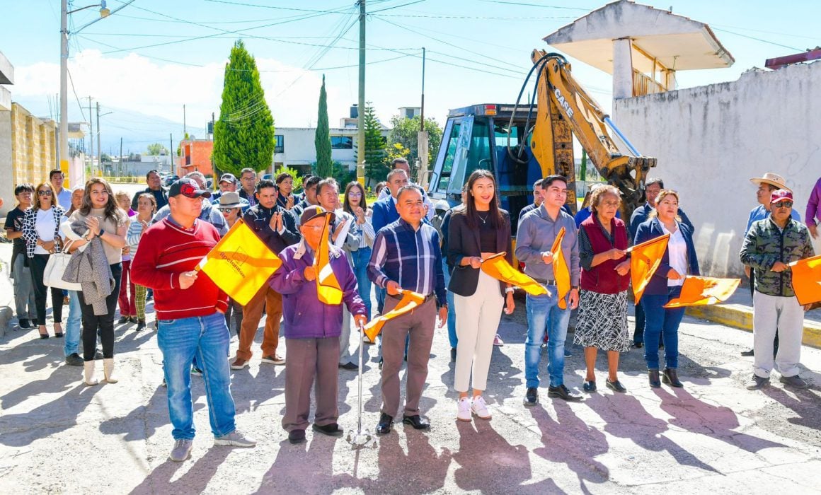 Inicia Apetatitlán construcción de calle Allende en Tecolotla