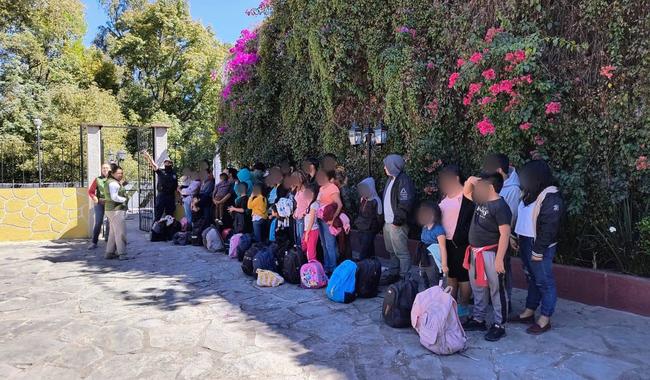 Transportaban ilegalmente y hacinados a 100 migrantes en autobús de pasajeros, en Tlaxcala