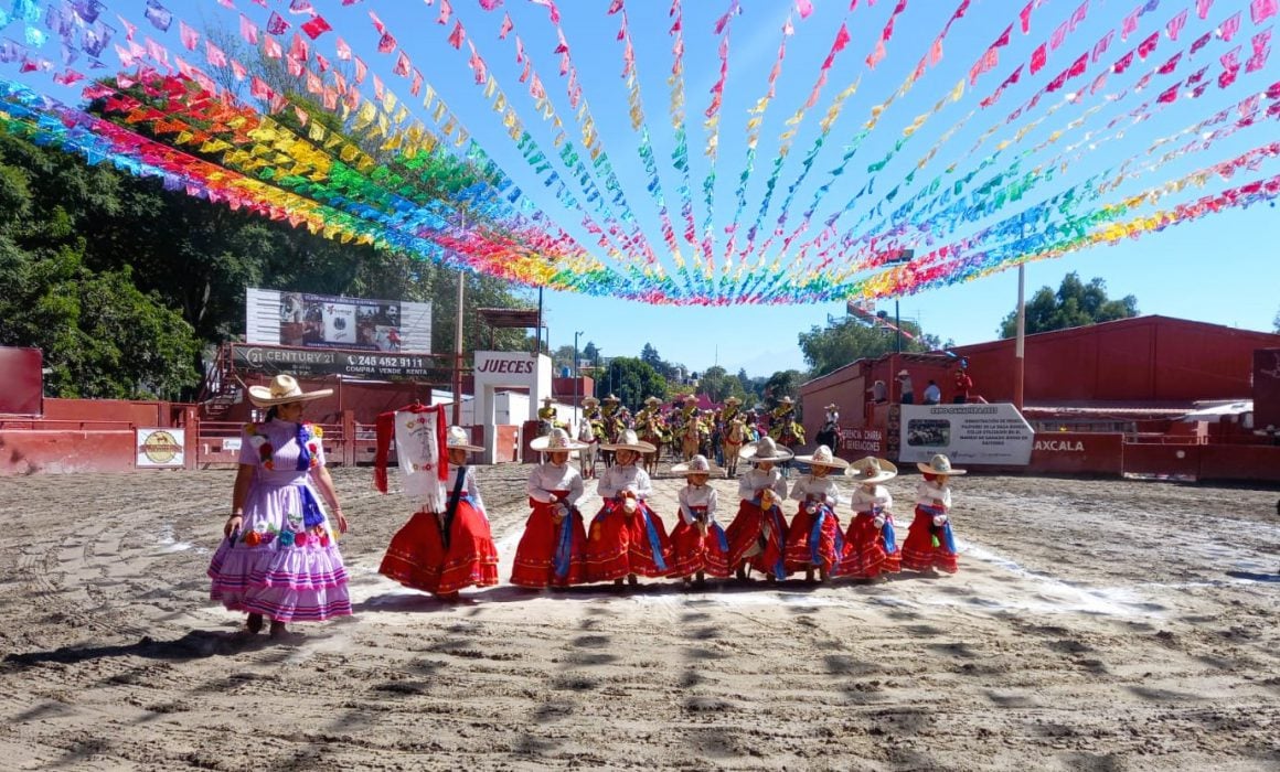 Elegancia y valentía, elementos que destacaron en la Feria de escaramuzas