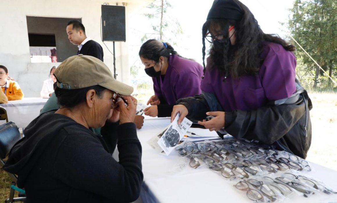 Lleva Sedif servicios a trabajadores de relleno sanitario de Panotla