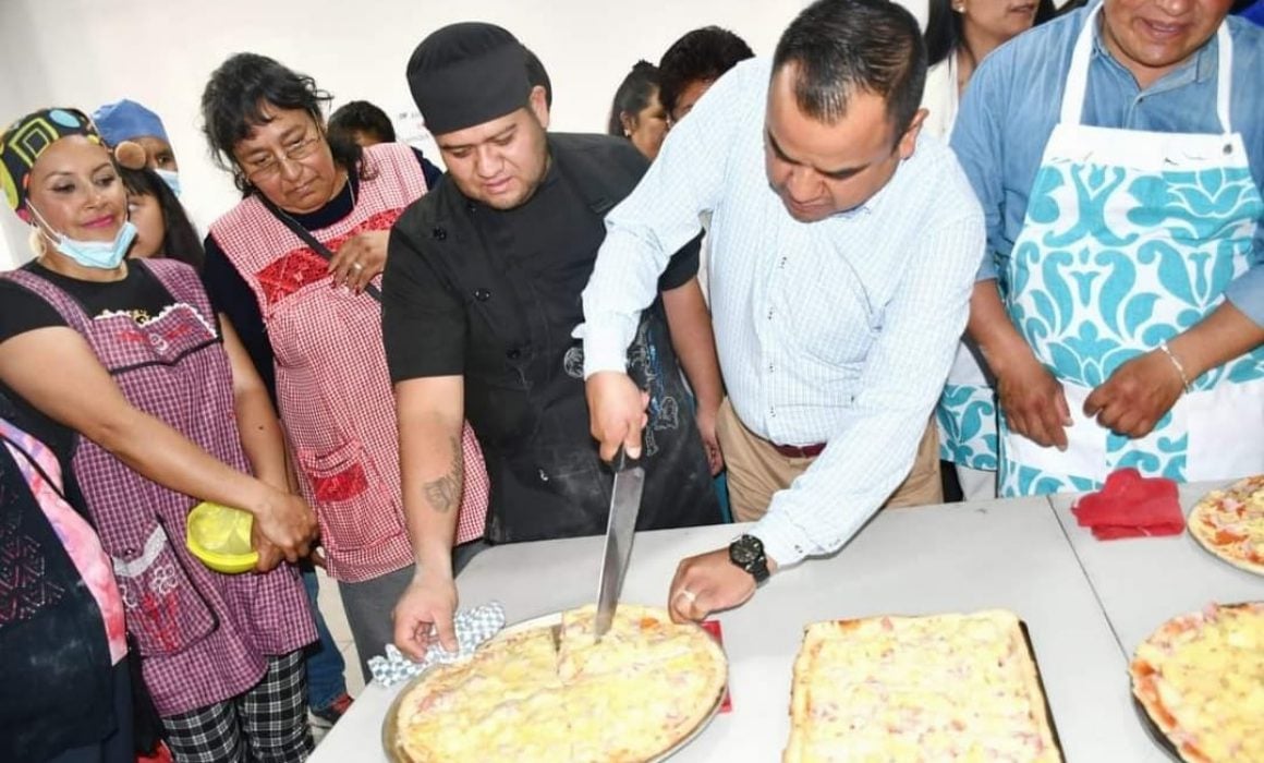 Realiza Apetatitlán con éxito taller de cocina tradicional y repostería