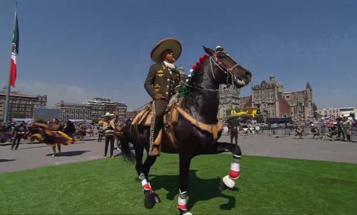 Charros tlaxcaltecas embellecen desfile de la Revolución Mexicana en CDMX