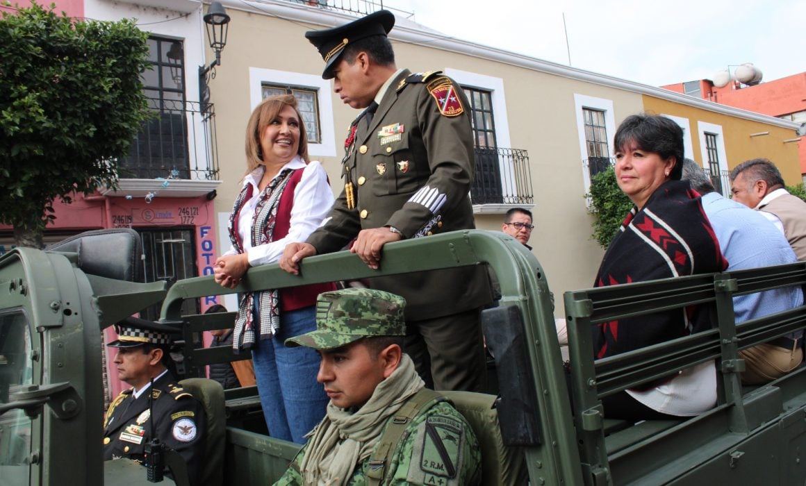 Asiste Maribel Pérez Arenas a ceremonia y desfile alusivo a la Revolución