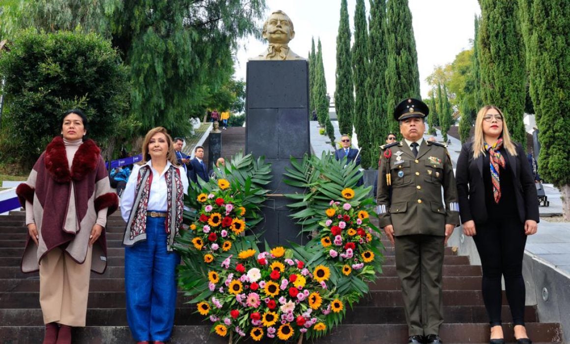 Encabeza Lorena Cuéllar desfile del inicio de la revolución mexicana
