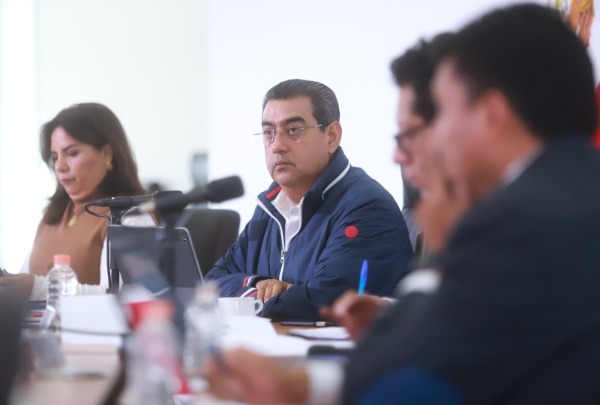 Cerrarán retornos en Vía Atlixcayotl de manera definitiva