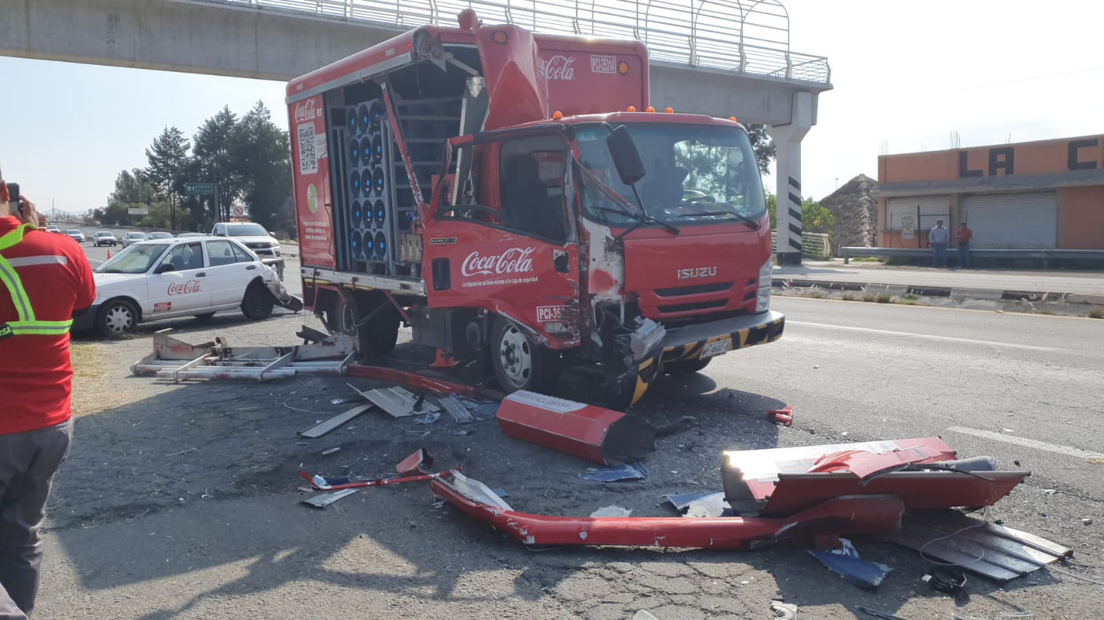Carambola en Tizatlán deja cuantiosos daños materiales