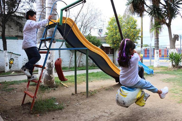 Entran 587 primarias de Tlaxcala a horario de invierno; pide SEPE prevención